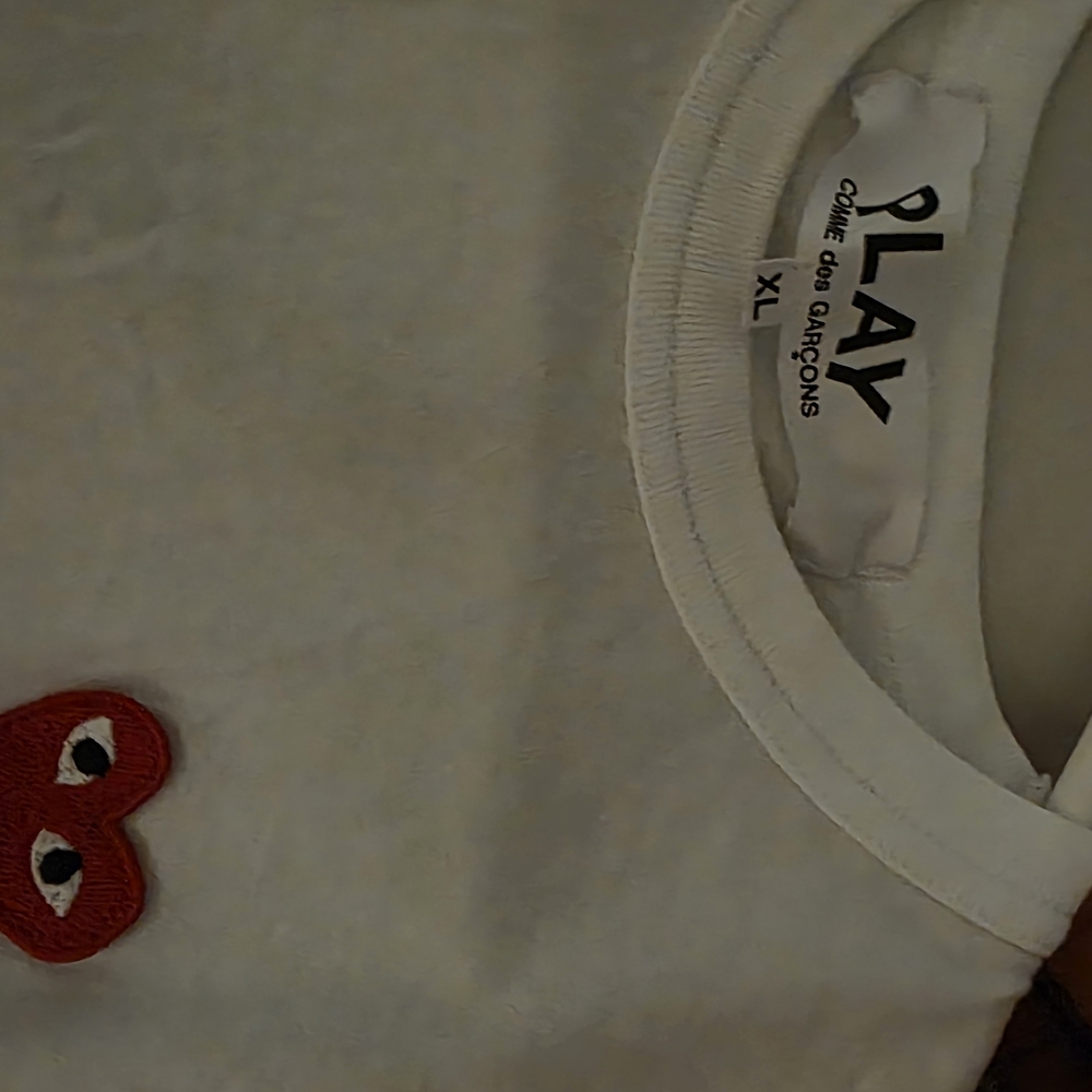 Comme des Garçons PLAY White T-Shirt with Red Heart